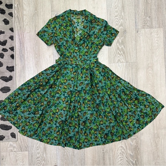 Vintage green floral dress with belt - Picture 7 of 8